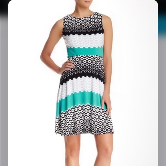 Donna Morgan Stretch Jersey Graphic Flare Dress 2 - Picture 3 of 4